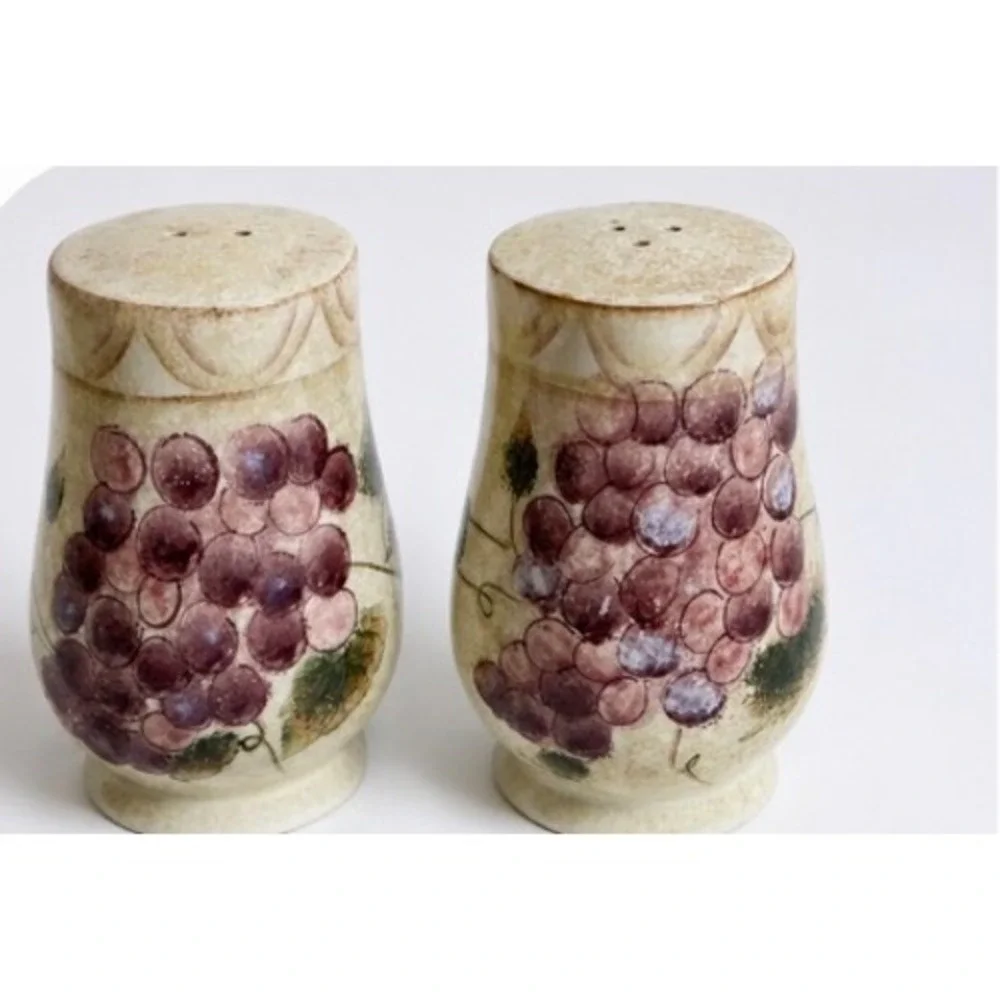 Vintage Grape Cluster Ceramic Salt and Pepper Shakers Set Farmhouse Decor 4in